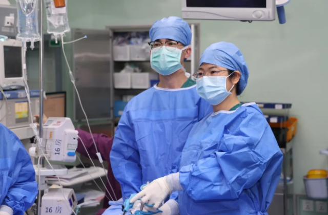 10厘米肌瘤微创切除｜单孔腹腔镜助加拿大华侨重获健康