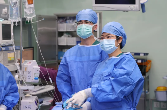 10厘米肌瘤微创切除|单孔腹腔镜助加拿大华侨重获健康